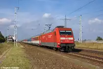 101 015-6 mit dem EC 379  Carl Maria von Weber  (Ersatzgarnitur) von Stralsund Hbf nach Brno hl.n. in Satzkorn. Wegen einem Bmee Wagen konnte dieser Ersatzzug nicht den Berliner Hbf (tief) anfahren und musste �ber die Berliner Stadtbahn und dem westlichen Berliner Au�enring umgeleitet werden. 18.09.2012