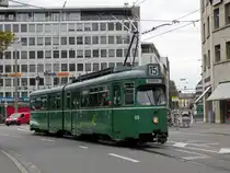 Nach einer Betriebsst�rung auf der Linie 15/16 kommt der D�wag 656 zu einem Einsatz. Der Be 4/6 656 hat soeben die Haltestelle Aeschenplatz verlassen. Die Aufnahme stammt vom 18.09.2012.