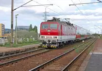 263 008-5 mit Wende- und Doppelstockgarnitur, Regionalzug Os 3056 Trnava/Tyrnau – Bratislava hl. st./Pre�burg Hbf., im Bahnhof B.-Vinohrady/P.-Weinberge; 07.08.2012