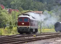 Nachdem 132 004-3 der LEG einen Sonderzug aus Leipzig zu den 18. Meininger Dampfloktagen gebracht hat, l�sst sie ihren Wagenpark im Bahnhof stehen und macht sich auf den Weg ins Betriebswerk. Aufgenommen am 01.09.2012.