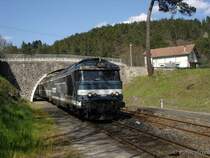 Einfahrt des  C�venol  von Paris nach Marseille in G�nolhac. 19.04.2006