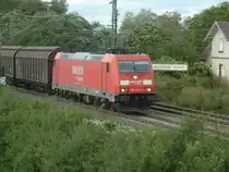 Am 25.08.2012 kam dann auch noch 185 257-3 mit dem Red-Bull Zug nach Haltingen. Hier ist der Red-Bull Zug kurz hinter M�llheim (Baden).