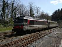 Einfahrt des  C�venol  von Marseille nach Paris in G�nolhac. 19.04.2006