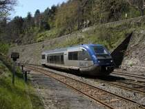 X 73500 von N�mes hat soeben die 25 Promille Rampe Verlassen und trifft in der Endstation G�nolhac ein. 19.04.2006
