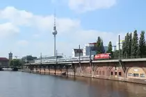 370 003-3 mit einem Eurocity in Berlin an der Jannowitzbr�cke am 06.07.2012