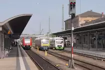 Hof Hbf, Blick nach Norden am 16.9.12: 612 651 und ein EIB-Regioshuttle sonnen sich in Hof auf den Gleisen 2 und 4, w�hrend der agilis-VT 650 309 durch Gleis 3 rangiert. 