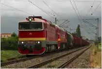 ZSR 750 300 + T679 1168 mit Brandbeobachtungszug von Zvolen nach Vr�tky.  
Martin  1.6.2012