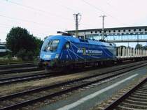 Ein Fahrzeug der Mittelweserbahn zu Gast in �sterreich. Die optisch sehr sch�ne 1116 911 hat am 14.07.2006 mit ihrem G�terzug einen kurzen Aufenthalt in Wels und setzt dann ihre Fahrt Richtung Passau fort.