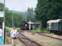 Dampfbahn Fr�nkische Schweiz, 25. Juni 2006. Die 64491 der DFS n�hert sich dem Endbahnhof Ebermannstadt.