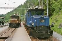 Blaue und braune C-C-Lok treffen sich in Berg�n im Juni 2005. W�hrend die Lok 412 (Baujahr 1925) in der zum Alpine-Classic-Pullman-Express passenden Farbe lackiert wurde (finanziert durch Bemo und LGB), zeigt sich die Lok 414 (Baujahr 1929) nach wie vor im klassischen Braun, was meiner Meinung sogar am blau/cremefarbigen Pullman-Zug harmonischer aussieht.