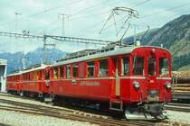 RhB - ABe 4/4 I 35 am 31.08.1996 in Pontresina - Gleichstromtriebwagen Bernina - Baujahr 1908 - SIG/Al/SAAS - 450 KW - Gewicht 30,00t - 1./2.Klasse Sitzpl�tze 12/31 - L�P 13,93m - zul�ssige Geschwindigkeit 55 km/h - �3=25.09.1984 �1=19.03.1993 - Logo RhB deutsch - Lebenslauf: ex BB BCe 4/4 10 - 1943 RhB BCe 4 /4 10 - 1949 BCe 4/4 35 - 1964 ABe 4/4 35. Hinweis: Die Triebfahrzeugserie bestand urspr�nglich aus 14 Fahrzeugen mit den Nummern 1 bis 14, dahinter ABe 4/4 I 34 + ABe 4/4 I 30 noch in rot (Kessler-Zwillinge), gescanntes Dia
