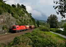 1116 097 mit einem G�terzug am 11.08.2012 unterwegs bei Jenbach.