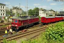 Ludmilla auf Abwegen! - Gegen 11.00 Uhr ist der Hilfszug, gezogen von 232 472, bereits eingetroffen und die Wiedereingleisungsarbeiten konnten begonnen werden.