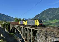 189 903 + 189 907 mit einem Schrottzug am 16.09.2012 auf der Angertalbr�cke.