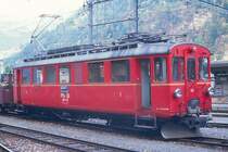 RhB - ABe 4/4 I 36 am 02.10.1990 in Poschiavo - Gleichstromtriebwagen Bernina - Baujahr 1909 - SIG/Al/SAAS - 450 KW - Gewicht 30,00t - 1./2.Klasse Sitzpl�tze 12/31 - L�P 13,93m - zul�ssige Geschwindigkeit 55 km/h - �3=07.11.1980 �1=04.07.1986 - ohne Logo RhB - Lebenslauf: ex BB BCe 4/4 14 - 1943 RhB BCe 4 /4 14 - 1950 BCe 4/4 36 - 1964 ABe 4/4 36 - 1999 Xe 4/4 9924. Hinweis: Die Triebfahrzeugserie bestand urspr�nglich aus 14 Fahrzeugen mit den Nummern 1 bis 14, gescanntes Dia

