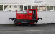 Auf dem Werksgel�nde der Firma Gemeinder in Mosbach/Baden steht diese kleine Werkslok mit dem Namen Babs.......man kann sie von der Anton-Gemeinder-Stra�e aus bewundern und fotografieren. Mosbach den 22. September 2012