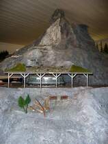 Modellbahn der Urner Eisenbahn Amateure am Depot Erstfeld, 1.10.2011. Hier wachsen die Berge nicht in den Himmel, aber immerhin bis unter die Decke.