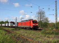 198 004 5 f�hrt in Richtung Bremen. Aufgenommen am 12.5.2012 in der N�he von Bremerhaven Lehe.