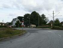 In Wrist durfte ich mit dem Auto als Erstes am dortigen Bahn�bergang warten,bevor ich die Bahnstrecke Hamburg-Kiel/Flensburg �berqueren durfte.Die Wartezeit nutzte ich f�r die Aufnahme am 23.September 2012.