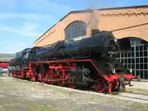 Die BR 41 1144 steht am 16.09.2012 im Bw Arnstadt in Th�ringen an der Seite des gro�en Rundschuppens direkt an der Drehscheibe, welche Sie soebend aus eigener Kraft verlassen hat und sich nun auf den Ausstellungstag vorbereitet.

Besuch des Museums absolut empfehlenswert.
www.ebm-arnstadt.de
Preiswerte �bernachtungsm�glichkeiten im Ort.