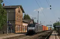 189 157-1 (boxXpress) zieht den umgeleiteten DGS 69142 Beimerstetten - Bremerhaven-Kaiserhafen durch Zwingenberg(Bergstra�e). 22.05.12