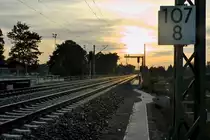 Eigentlich sollte es eine Gegelichtaufnahme des erneuerten Gleisk�rpers in Radebeul 
Weintraube (Strecke  Dresden Neustadt - Coswig ) sein, aber die Panasonic Cam kommt hier schnell an Ihre Grenzen. 29.09.2012 07:38 Uhr.  = Ablehnung ?