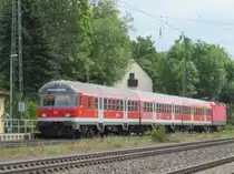 Damals st�ndlich, heute nur noch 2 - 3 mal am Tag sind n-Wagen Garnituren auf der KBS 840 anzutreffen. Am 14.Juni 2011 f�hrt eine 3-teilige n-Wagen Garnitur mit schiebender 143 als RB - Saalfeld(S) - Bamberg in den Bahnhof Hochstadt-Marktzeuln ein.