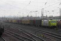 DGS69438 von M�nchen Riem nach Warstein, der Warsteiner heute mit der CFL Cargo 185 543 statt der �blichem WLE81, leider heute am 29/09/12 sehr verengt im Paderborner Gbf.