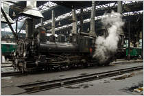 SB 17c 372 kocht Dampf f�r die Fotoaufstellung im quasi leeren Schuppen der Heizhauses Strasshof, 22.9.2012