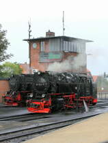 99 7238-1 und 99 7241-5 stehen im angeheizten Zustand auf dem Betriebsgel�nde des Bahnhofs Wernigerode am 21. September 2012. 