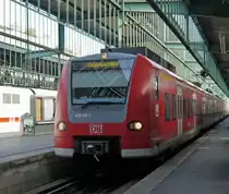 425 814-1 bei der Einfahrt in den Stuttgarter Kopfbahnhof. (26.09.12)