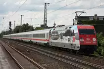 101 025 schiebt am 10.6.12 ihren IC durch D�sseldorf-Oberbilk.
