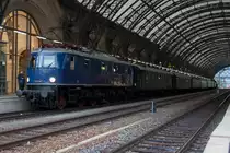 Sonderzug mit E18 047 und 03 1010 wird im Dresdner Hbf bereitgestellt. 06.10.2012