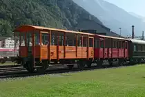 Aus einem G�terwagen umgebaut, der Aussichtswagen #6 im Depot Erstfeld, 1.10.2011 