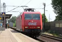 145-CL 015 mit Containerzug in Fahrtrichtung Wunstorf. Aufgenommen am 29.06.2012 in Dedensen-G�mmer