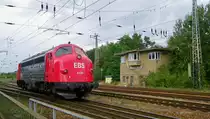 am 04.10.12 fuhr die Nohab 1131 der Erfurter Bahnservice GmbH solo durch Elsterwerda-Biehla Richtung Lauchhammer...das St�ck Gel�nder im Vordergrund st�rt vielleicht etwas, habe die Arme nicht h�her bekommen, grins...Aber die Lok ist ja gut getroffen...