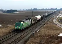 185 389 mit einem G�terzug am 22.02.2012 unterwegs bei Stephansposching.