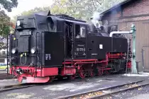 Geschafft, in Radeburg angekommen f�hrt 99  1775 - 8   am Schuppen vor und nimmt Wasser gegen 11:24 Uhr am 07.10.2012.
