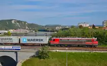S� 363-001 zieht Containerzug �ber Draubr�cke in Maribor Richtung Hafen Koper. /4.10.2012  