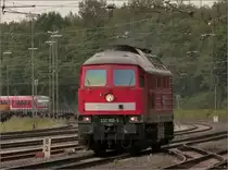 Die 232 502-5 (Ludmilla) in z�giger Fahrt durch Duisburg Wedau im September 2012.
