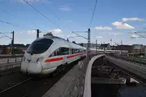 Hier 605 020-6  Rendsburg  als ICE381 von �rhus H nach Berlin Ostbahnhof mit 605 518-1  Jever  von K�benhavn H nach Berlin Ostbahnhof, bei der Ausfahrt am 3.10.2012 aus Berlin Hbf.