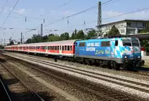 Die 111 017-0 zieht ihren RE von M�nchen nach Salzburg durch M�nchen Heimeranplatz am 10.09.2012