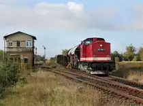 Die 112 708 mit einem Fotog�terzug am 07.10.2012 bei der Ausfahrt aus Elsnigk.