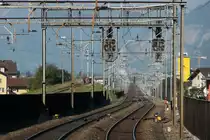 Freier Streckenblick die Nordrampe hinunter aus dem Aussichtswagen des Exkursionszuges mit Ec 3/3. Der Zug musste zuerst mal zur�cksetzen, um aus dem Depot heraus zu kommen. Erstfeld, 1.10.2011 