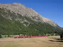 Von Tirano kommend ist R 1664 zwischen den Bahnh�fen Morteratsch und Surovas am 17.08.2012 auf der Fahrt nach St. Moritz.