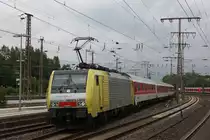MRCE Dispolok ES 64 F4-015 (189 915/im Einsatz f�r DB Autozug) am 15.6.12 mit einem Autozug auf dem Weg zur Bereitstellung nach D�sseldorf Hbf in Essen Hbf.