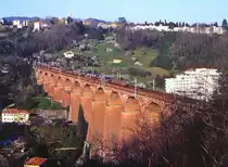 Eine unbekannte E645 auf dem Viaduct vob Campomorone n�rdlich von Genua, 28.03.2002.