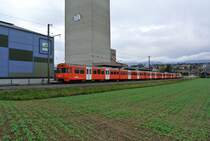 Abschiedsfahrt der zweiteiligen Mandarinli: Im Bild ist der Fotoextrazug, bestehend aus den Be 4/8 42, 45 und 43, bei Ausfahrt in Lohn-L�terkofen, 14.10.2012.