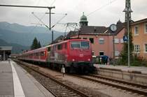 DB 111 024-9 ist mit RE unterwegs nach Weilheim, wegen bauarbeiten zwischen Weilheim und Tuttzing geht er heut nicht weiter, aufnahme ist von 11 sept 2012.