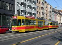 Be 4/8 mit der Betriebsnummer 241 und der Be 4/6 107 auf der Linie 11 fahren Richtung Voltaplatz. Die Aufnahme stammt vom 16.10.2012.
